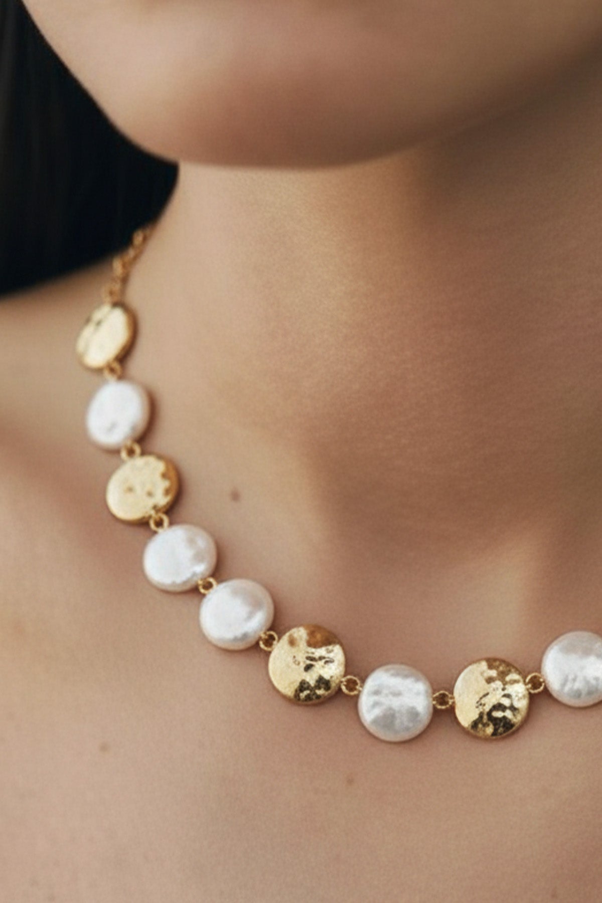Pearl and Gold Material Mix Necklace