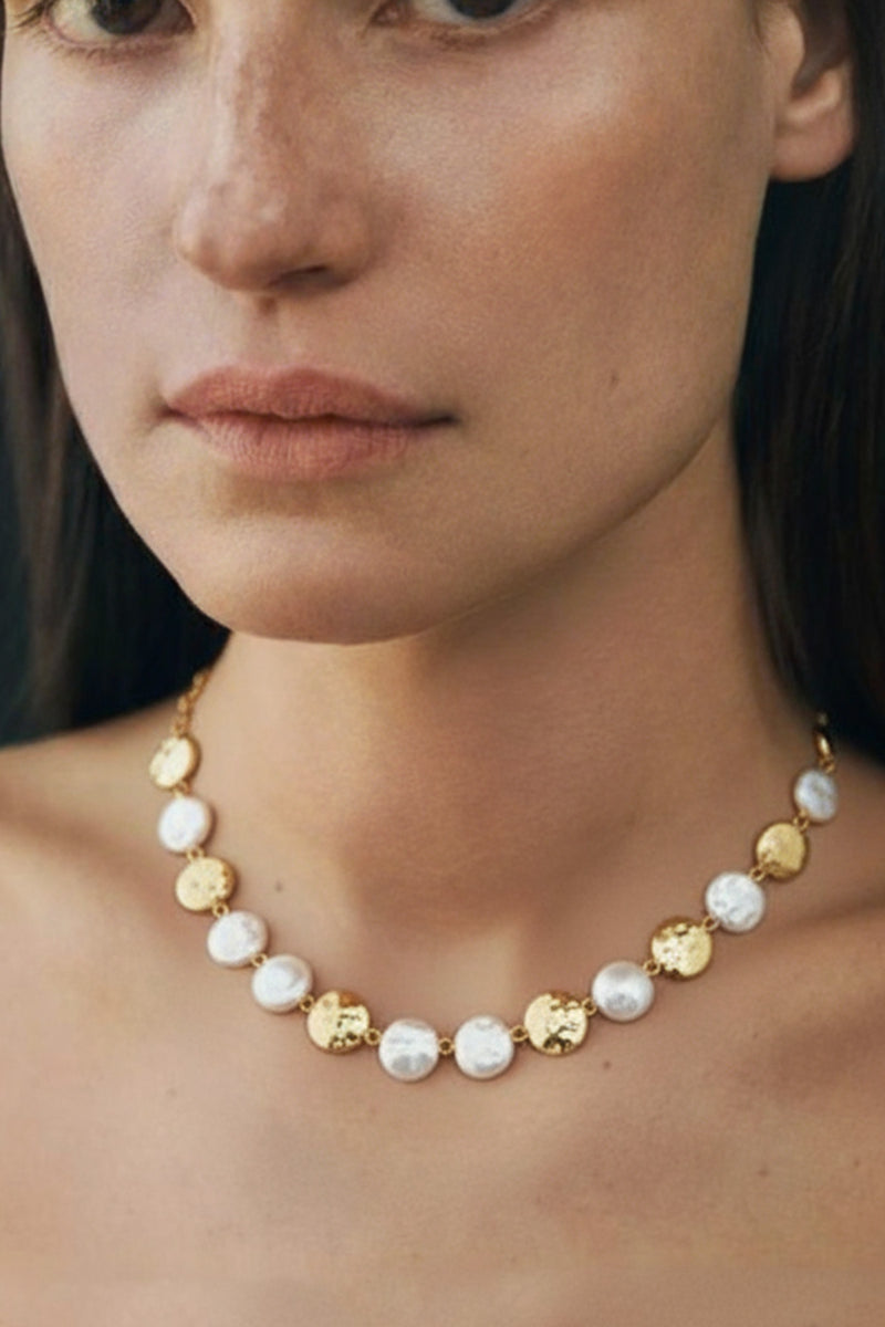 Pearl and Gold Material Mix Necklace