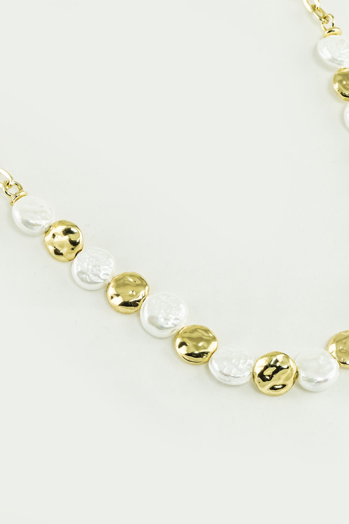 Pearl and Gold Material Mix Necklace