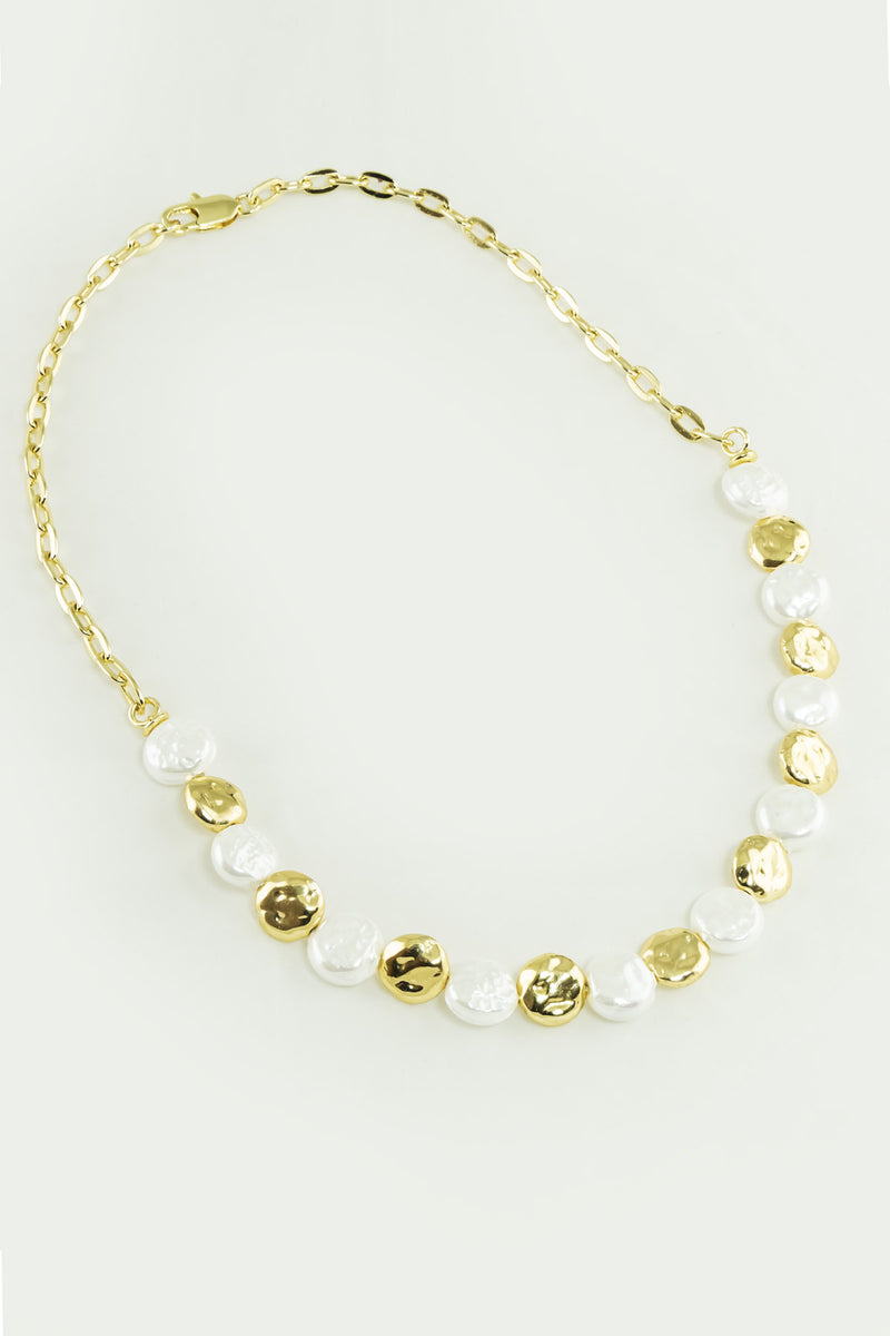Pearl and Gold Material Mix Necklace