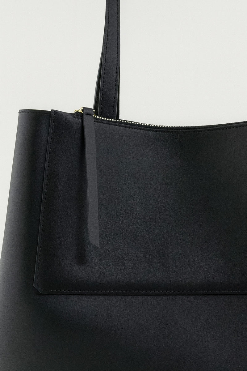 Women's Bag with Black Zipper Detail
