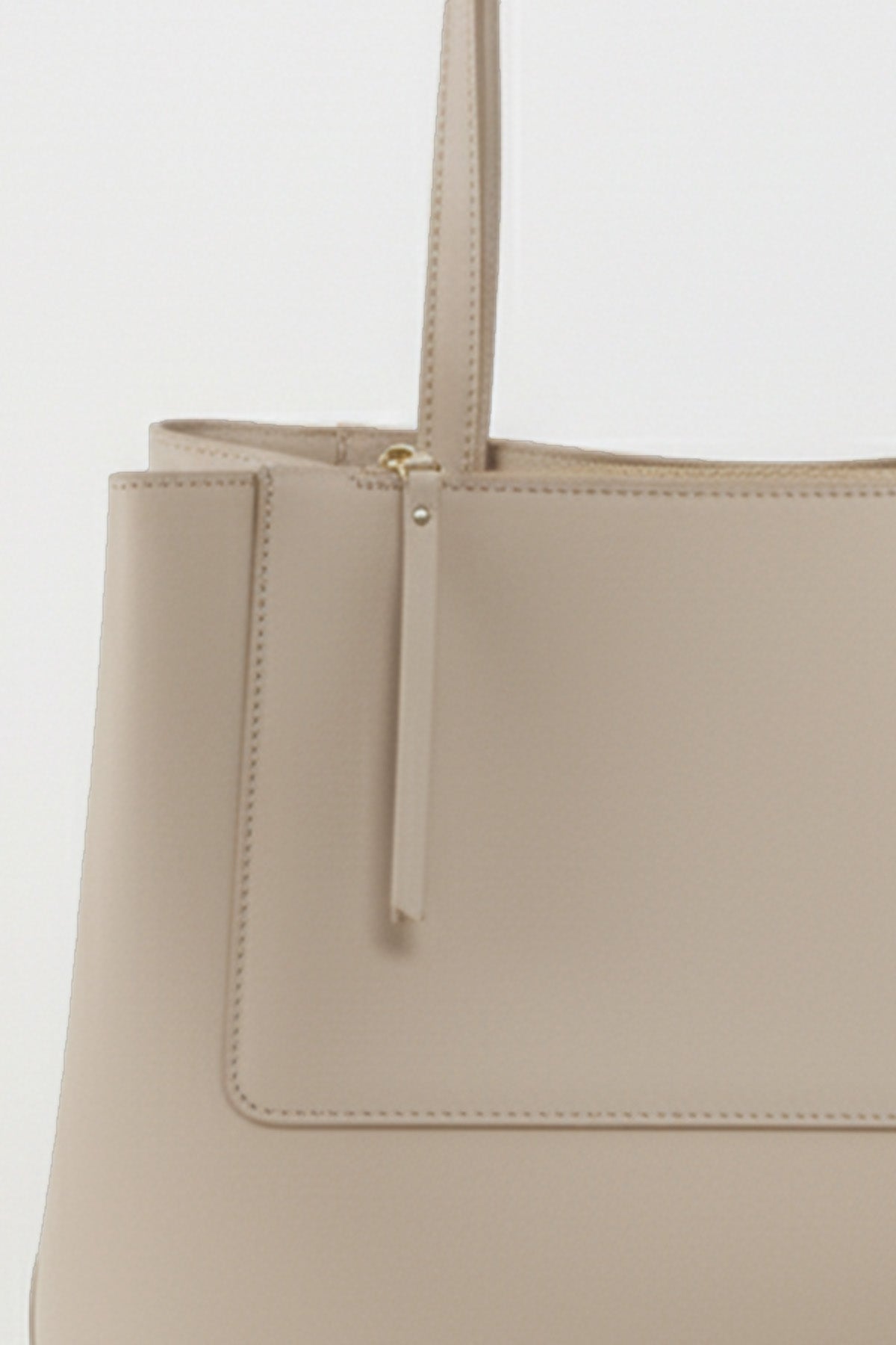 Women's Bag with Mink Zipper Detail