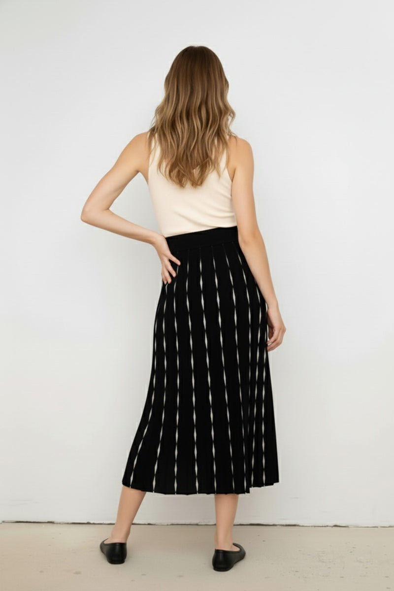 Black and White Geometric Patterned Pleated Skirt
