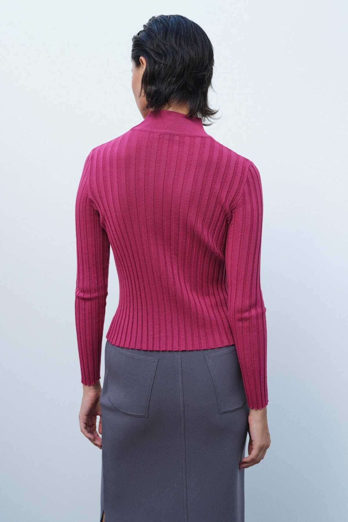 Rose-Patterned Half-Necked Women's Sweater