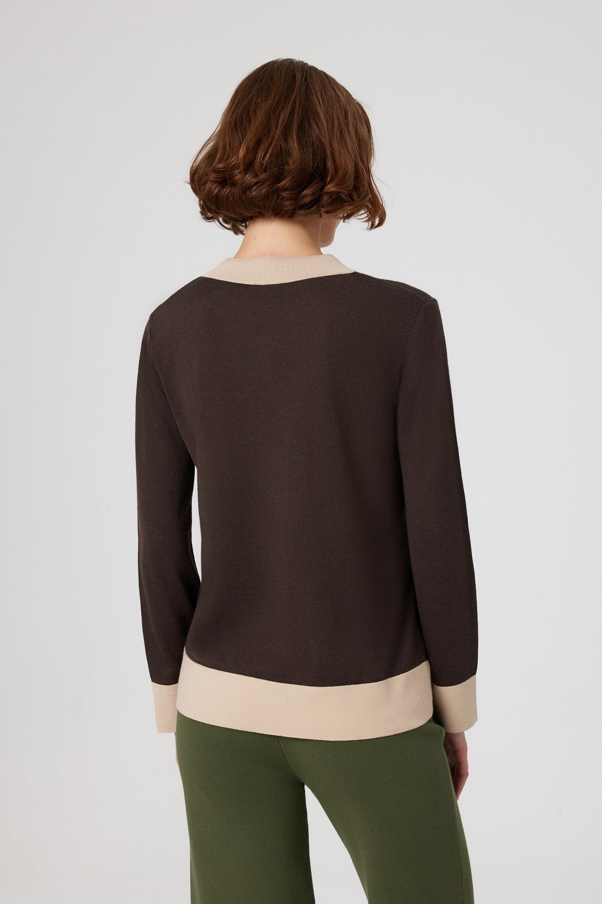 Brown Beige Long-Sleeved Women's Sweater with Cuffs