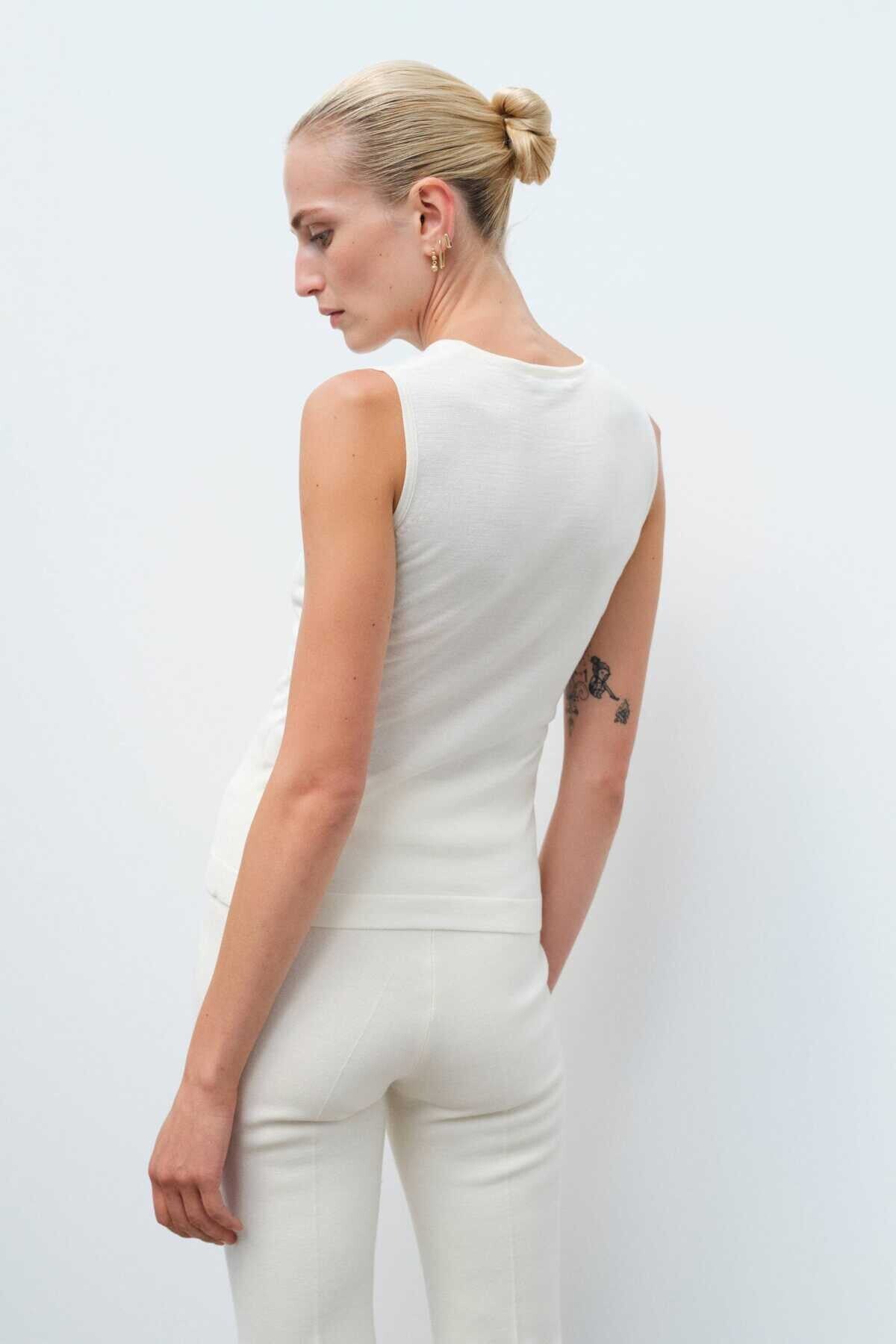Women's Sleeveless Knit Tank Top