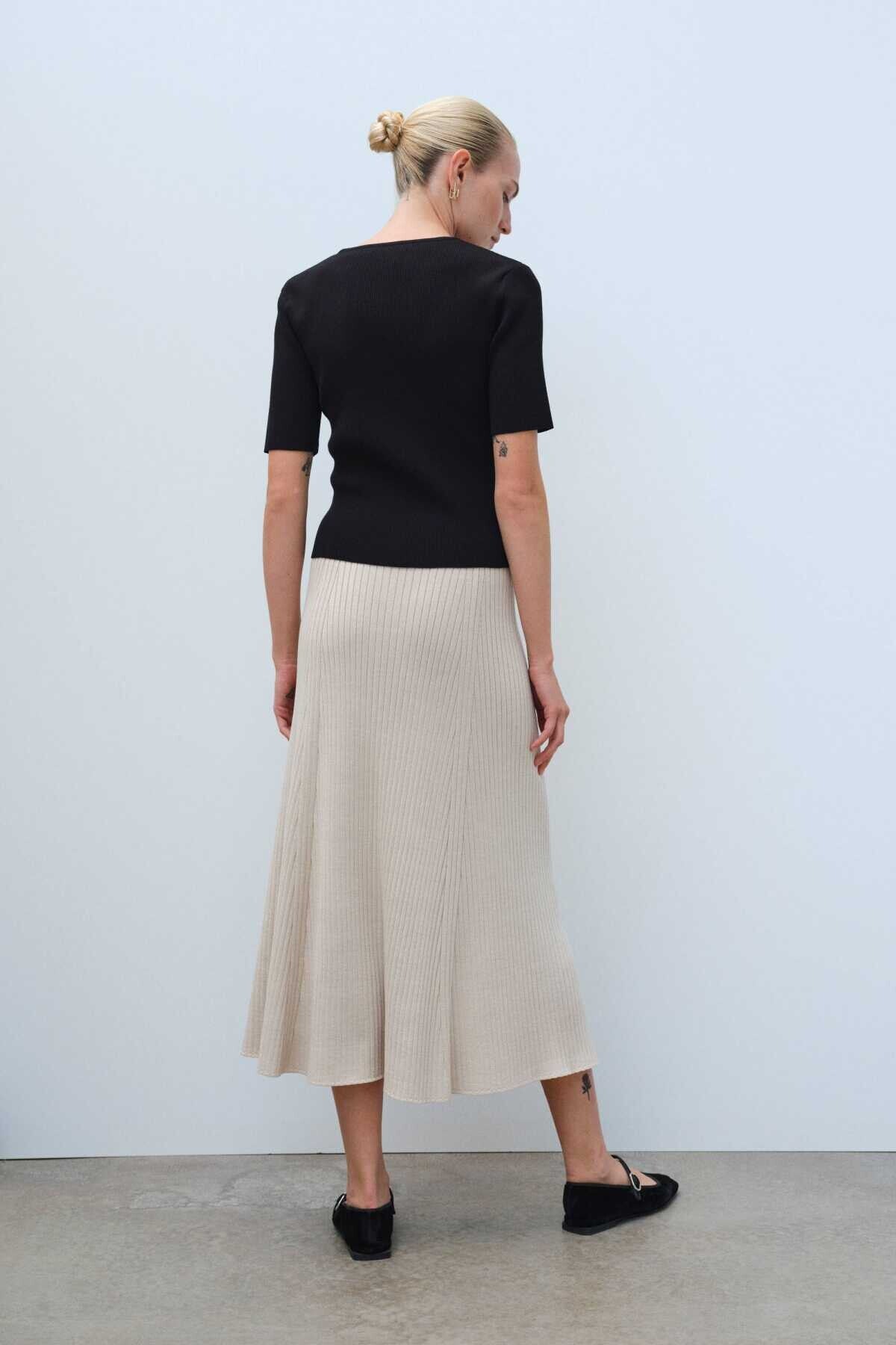 Short-Sleeved Black Knit Women's Sweater
