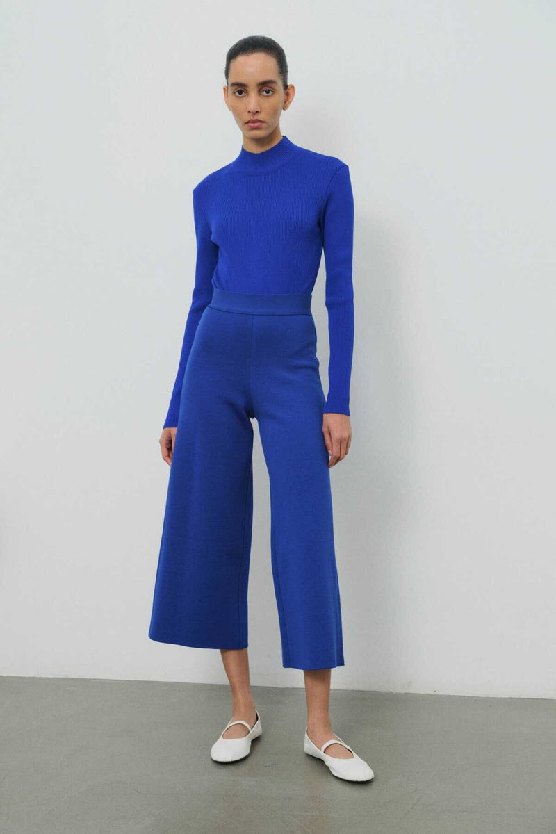 Blue Short-Legged Women's Pants