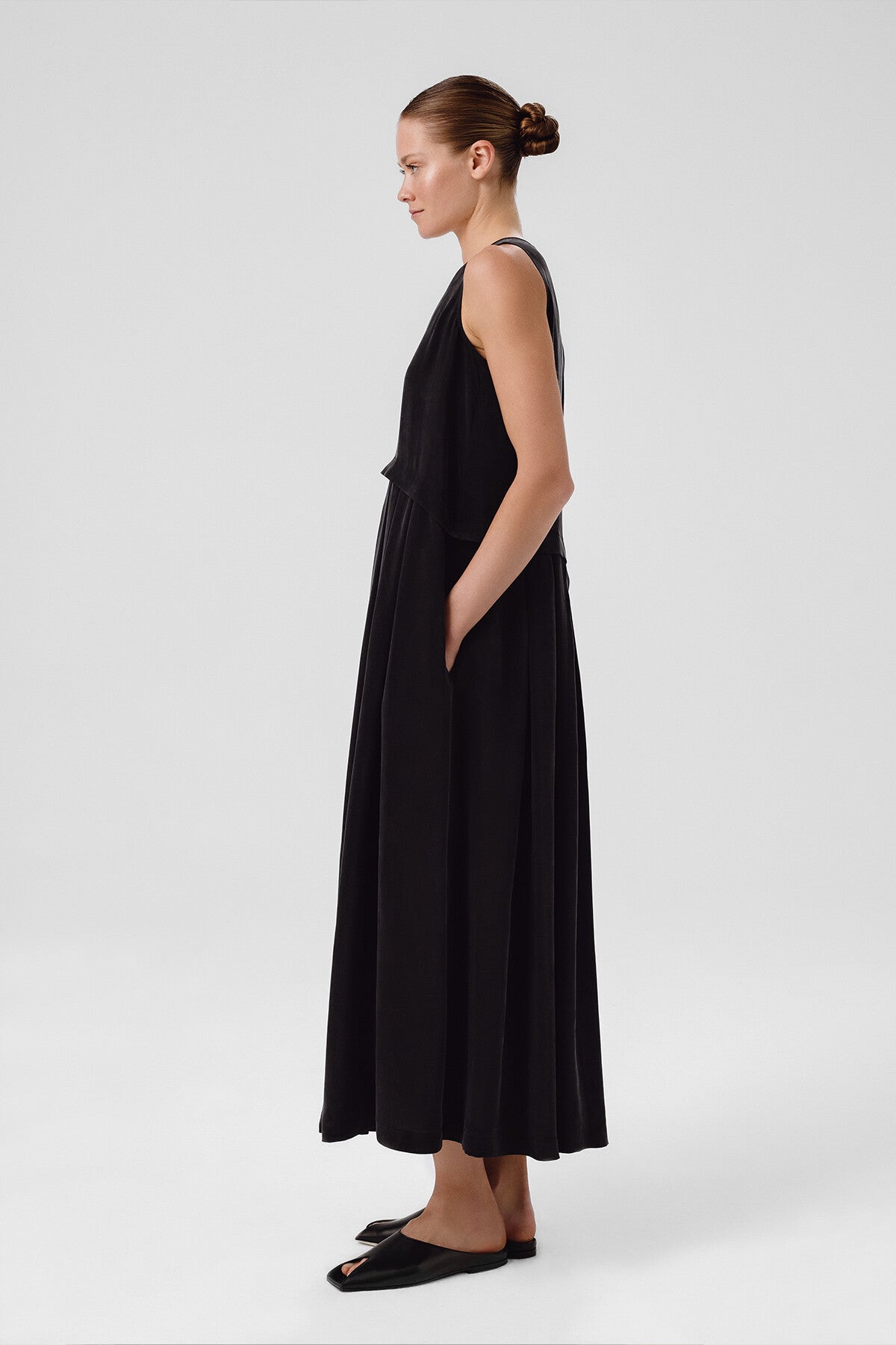 Black Pleated Sleeveless Long Dress