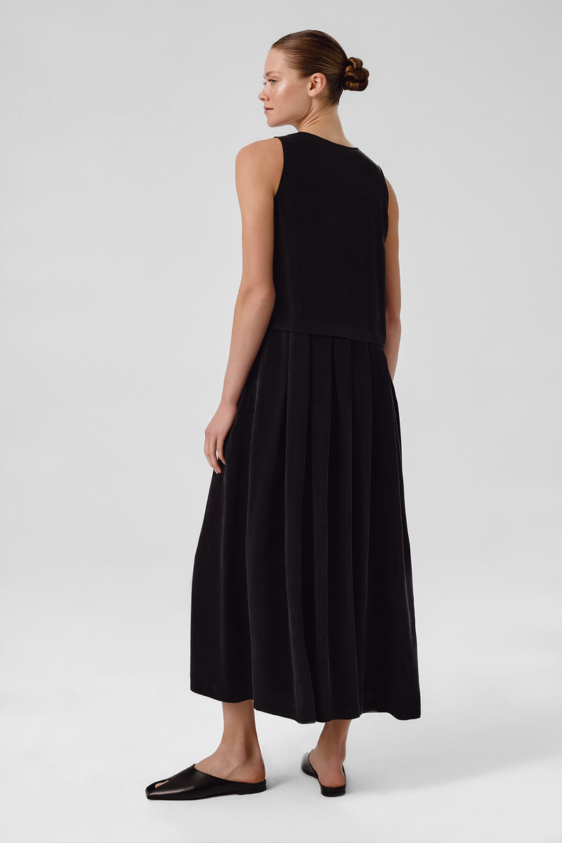 Black Pleated Sleeveless Long Dress