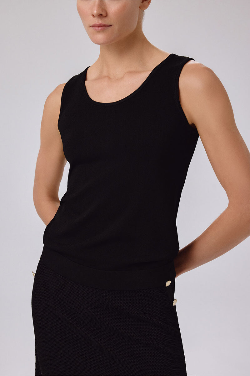 Black Thick-Strapped Round Neck Women's Athletic Shirt