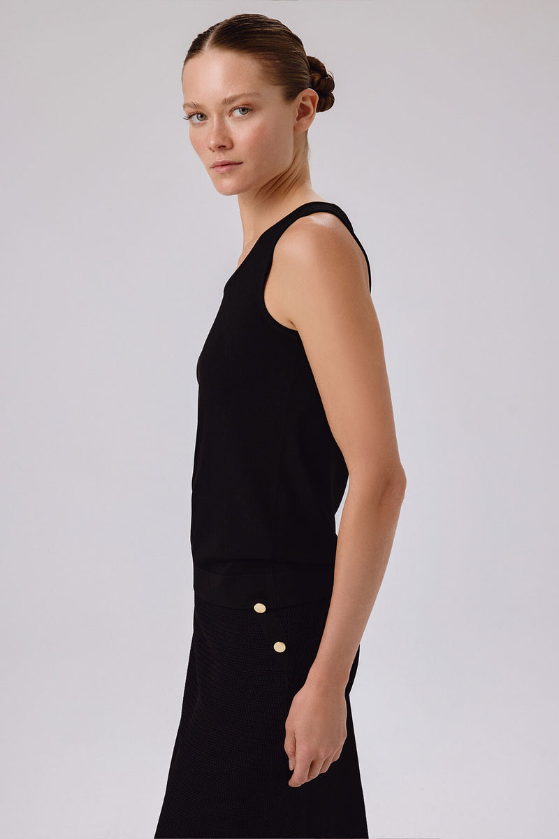 Black Thick-Strapped Round Neck Women's Athletic Shirt