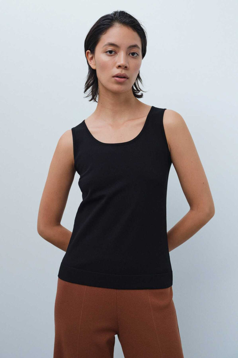 Black Thick-Strapped Women's Athletic Shirt