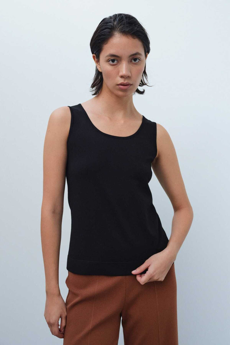 Black Thick-Strapped Women's Athletic Shirt