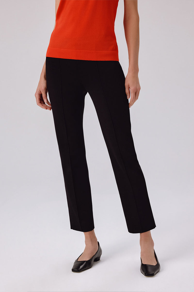 Women's Pants with Black Nervure Stitching and Pocket Details