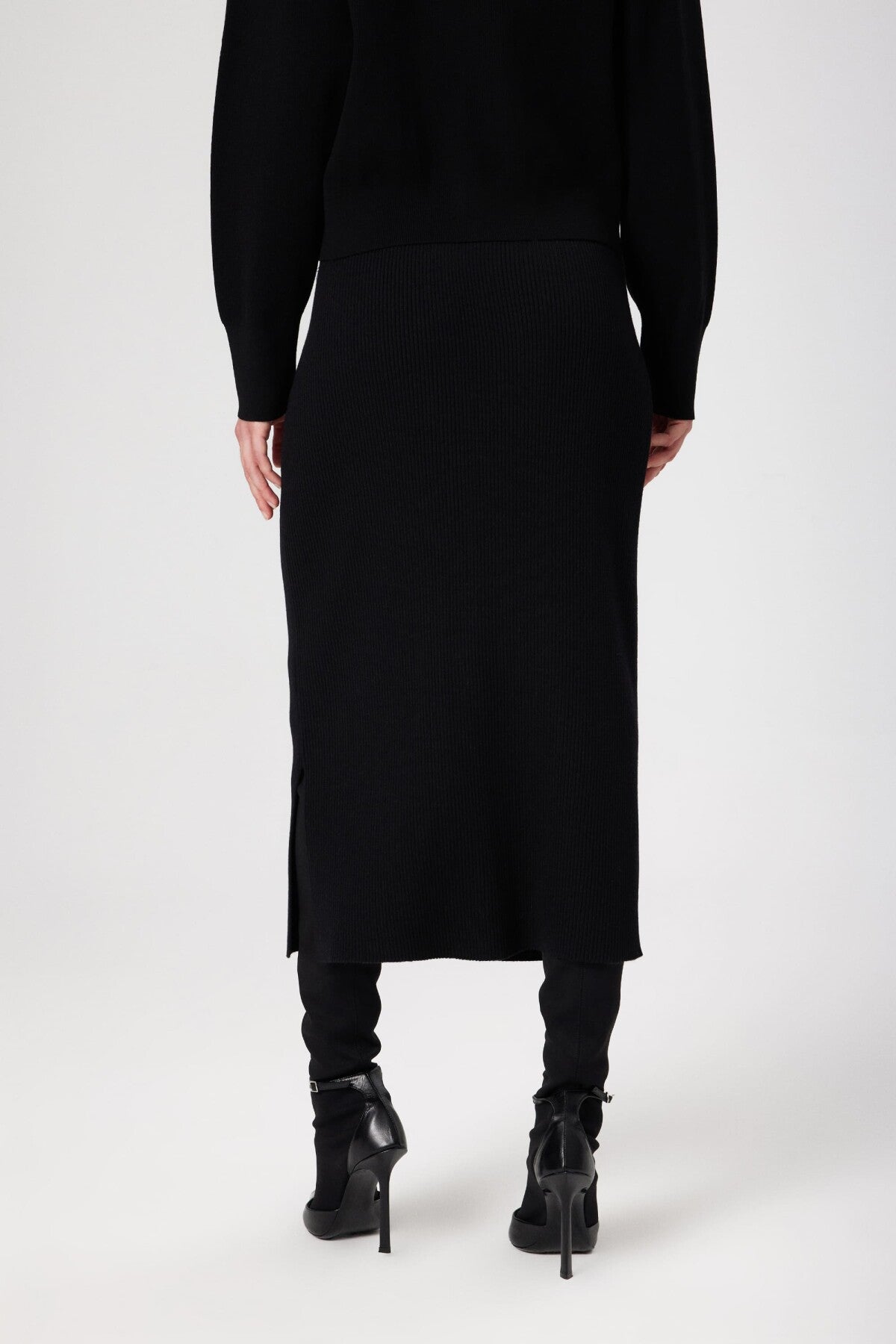 Black Ribbed Mid-Length Knit Skirt with Slit
