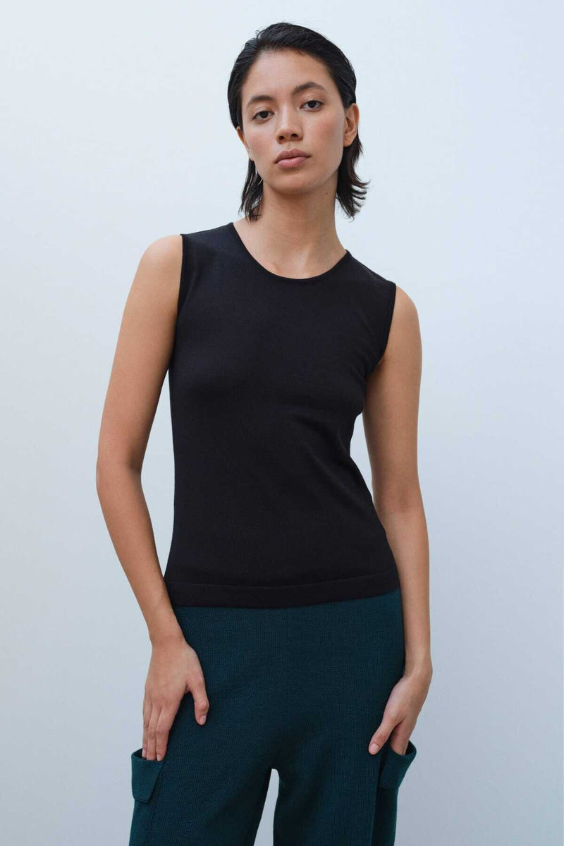 Black Sleeveless Knit Women's Athletic Top