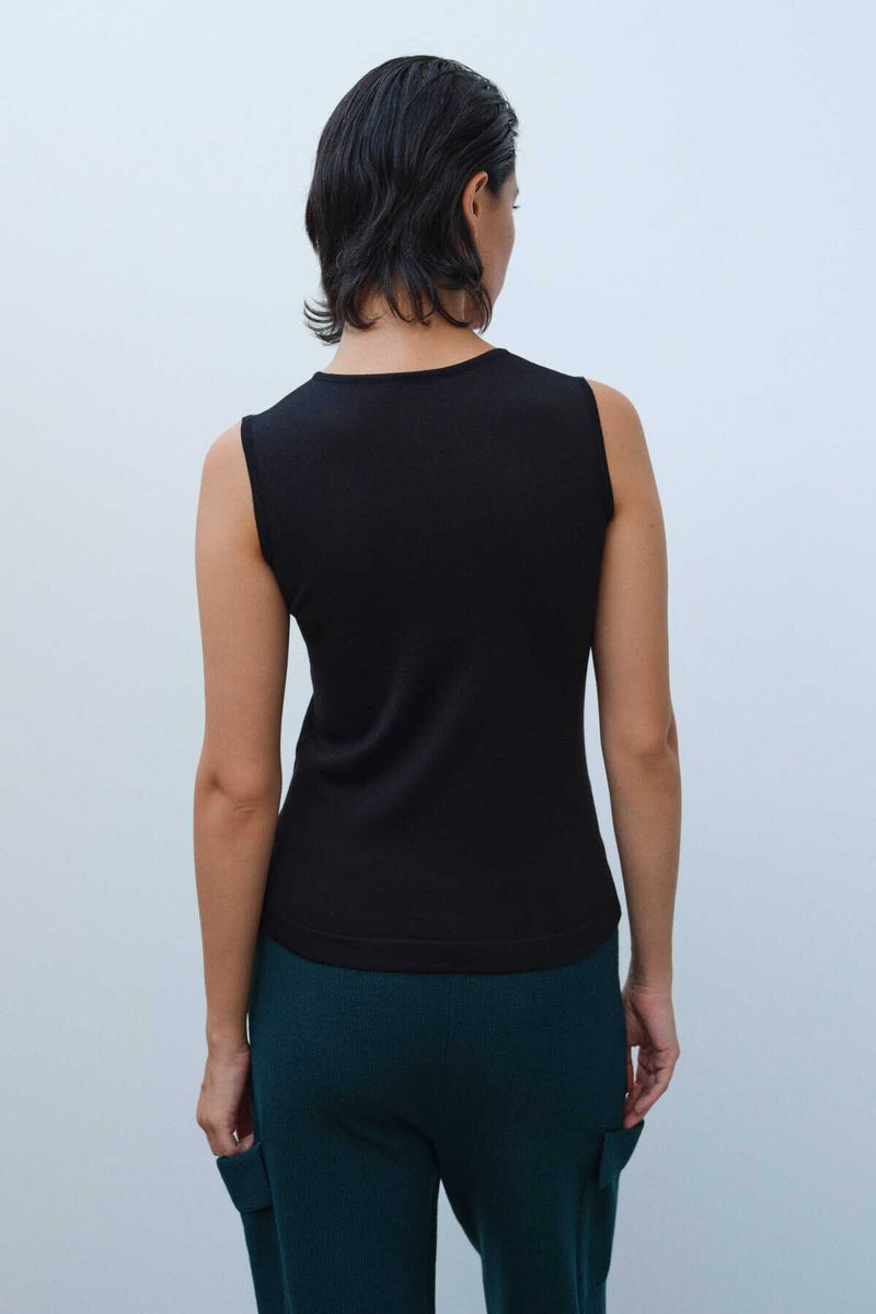 Black Sleeveless Knit Women's Athletic Top